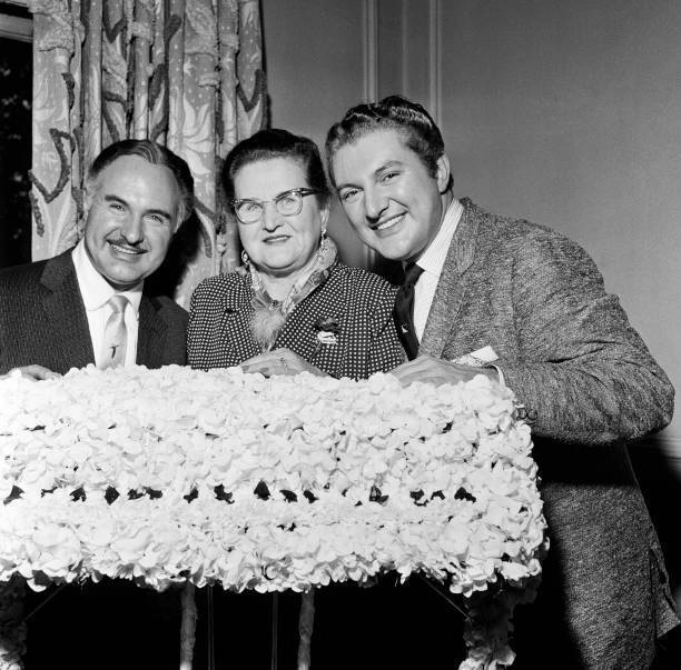 Liberace with his brother George and his mother 1956 OLD PHOTO