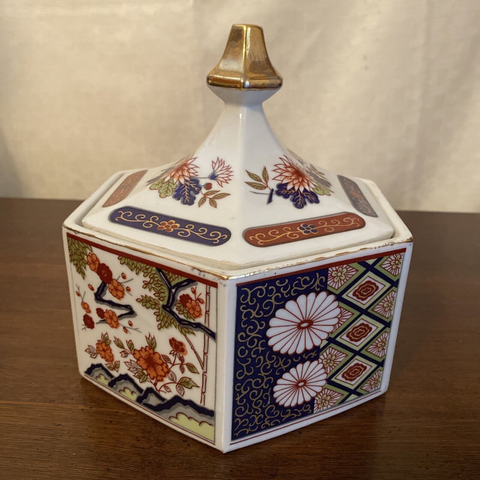 Vintage Royal Kendall Imari Collection SERVING BOWL Hexagon Shape w/Lid Japan