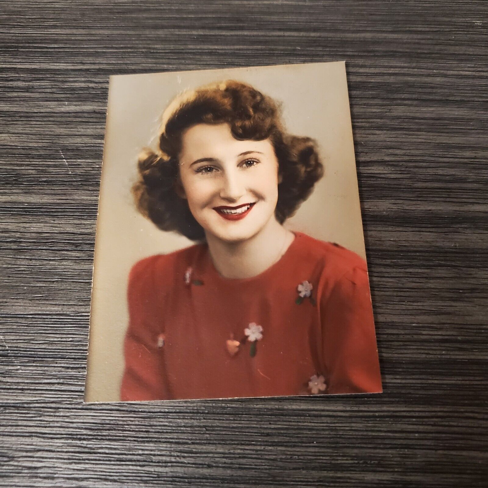 Vintage Studio Photograph Portrait Of A Beautiful Woman 1940\'s Red Lipstick 