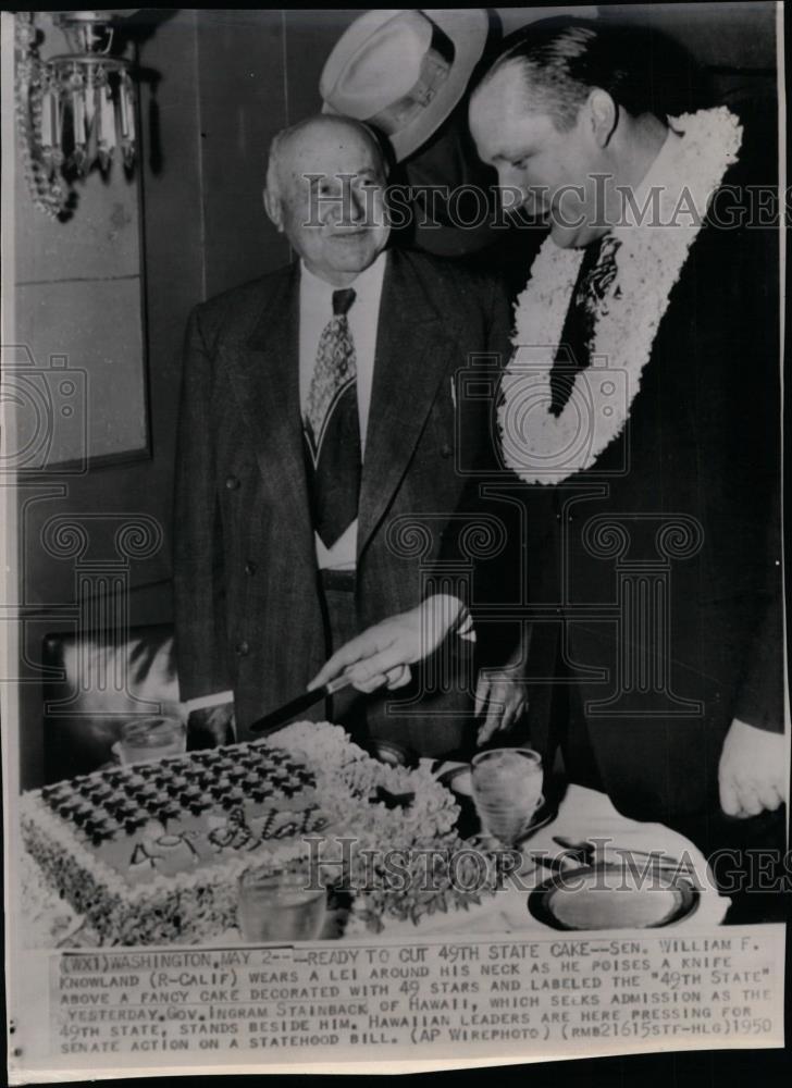 1950 Press Photo Gov. Ingram Stainback to cut 49th state cake with Sen. Knowland