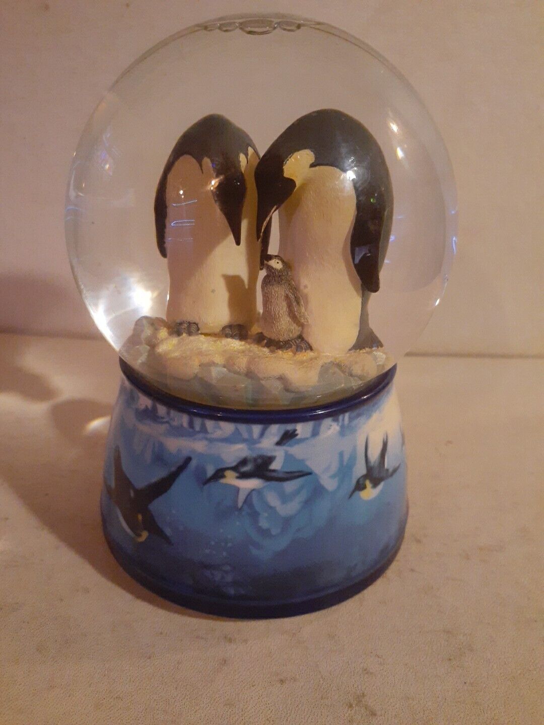 Penguin glitter  globe