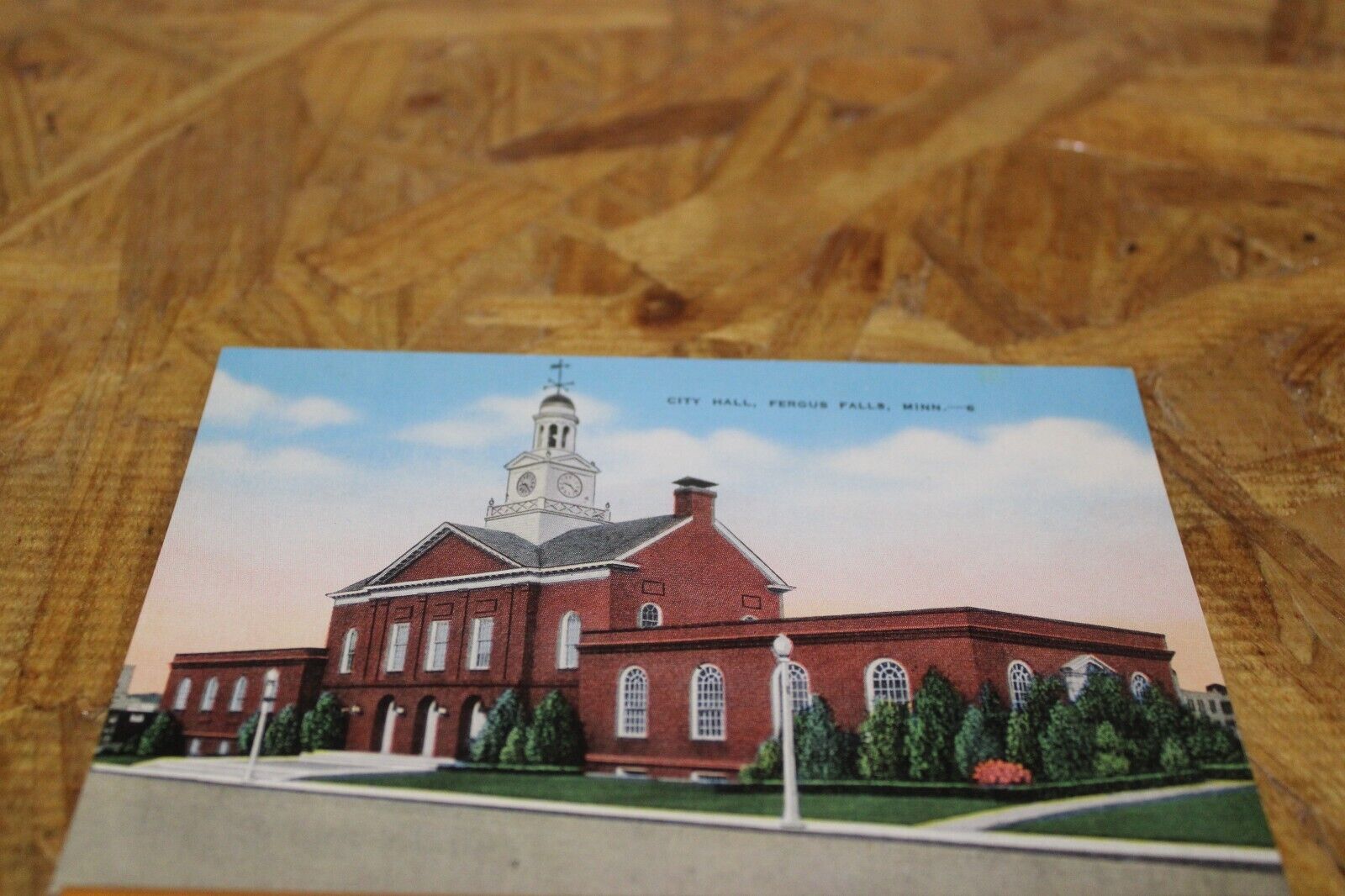 Postcard-X-City Hall, Fergus Falls, Minn.-Linen-Unposted