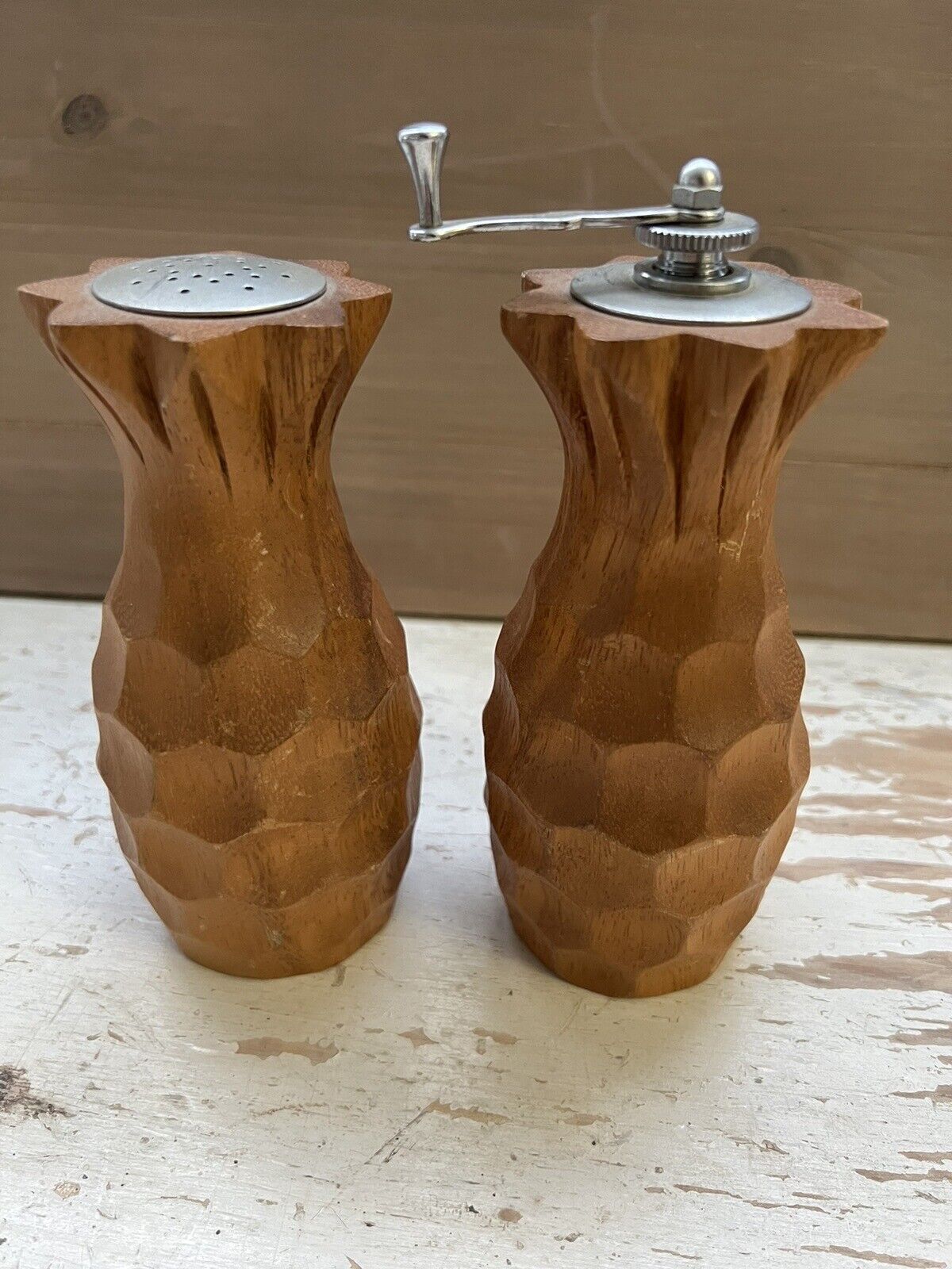 Vintage BEL AIRE PINEAPPLE Hand Carved Wooden Salt & Pepper Grinder Shaker Set 2
