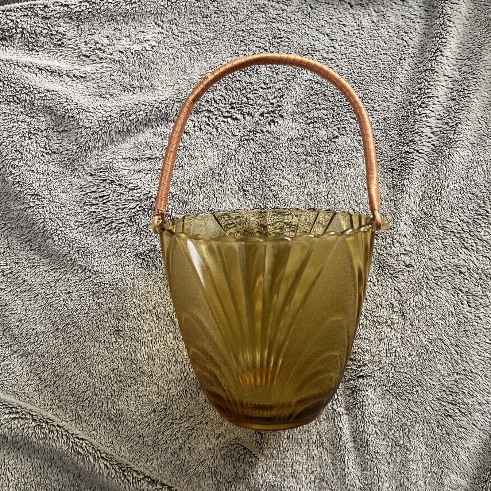 Elegant Brockway Retro Glass Amber 1970’s Village Ice Bucket Rattan Handle