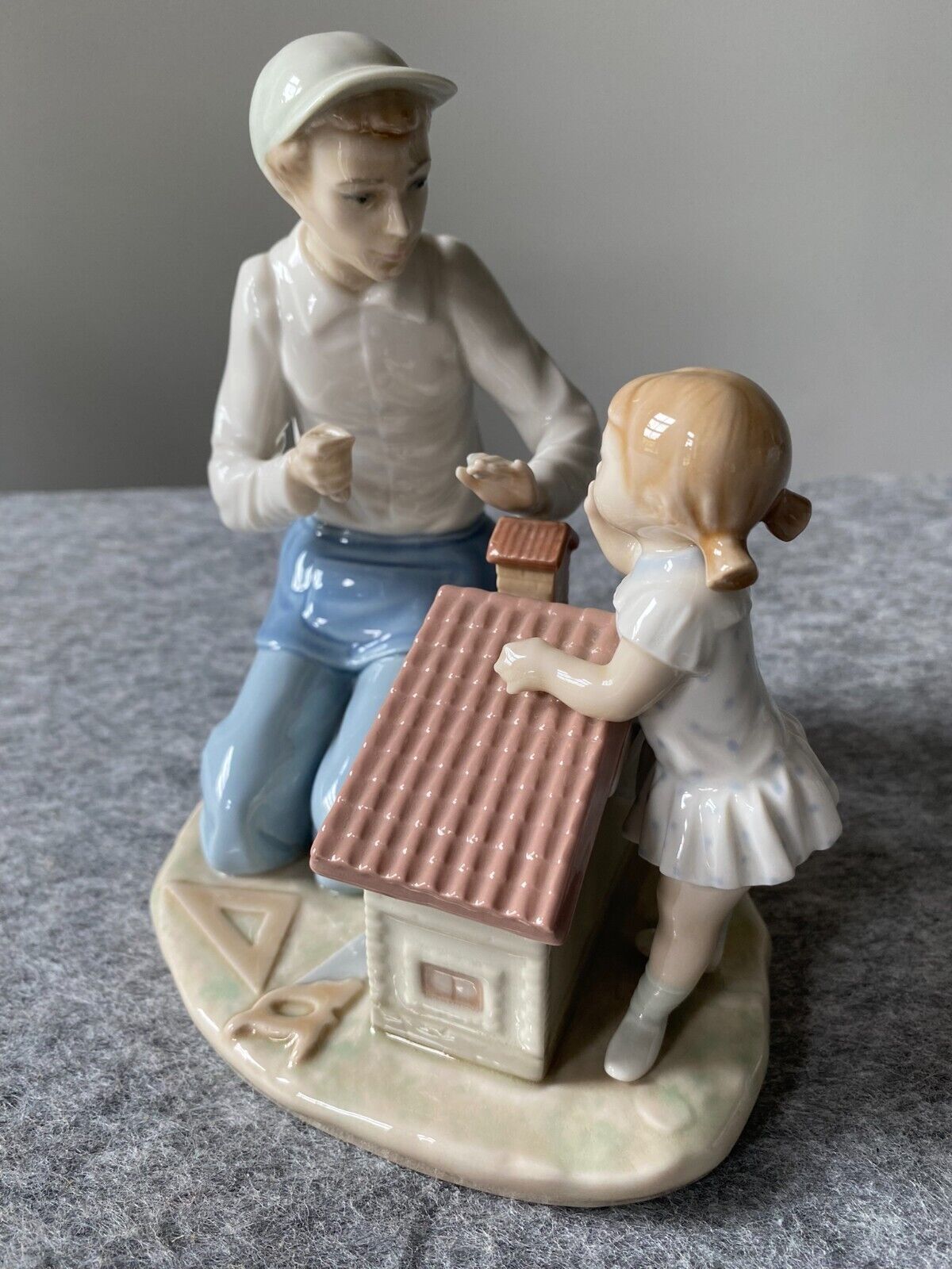1982 Lladro #5139 A New Doll House - Retired - Looks Great - Needs Minor Repair