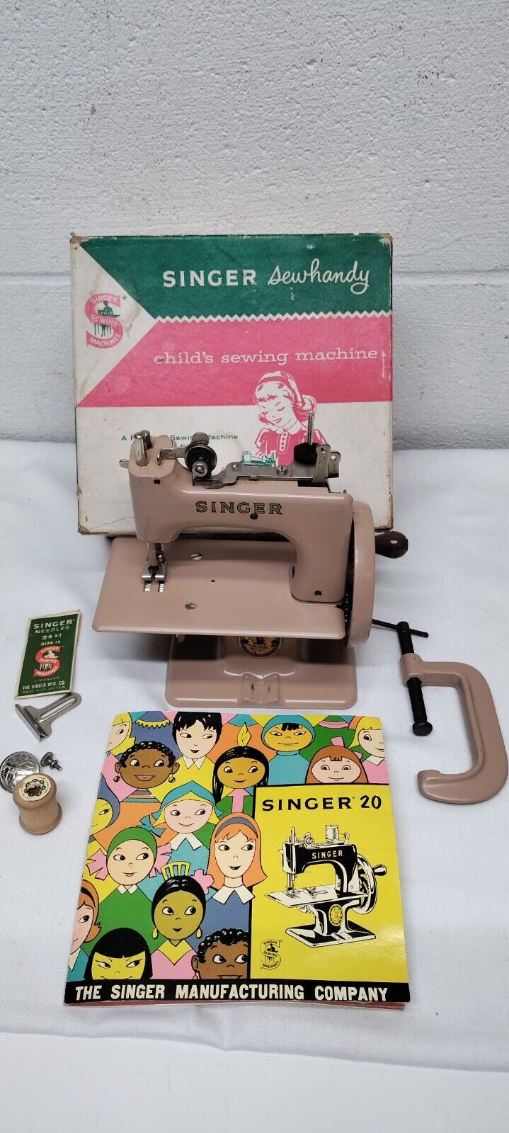 Singer Model 20 Sew Handy w/ Box  Kids Hand Crank Sewing Machine Tan 1950\'s