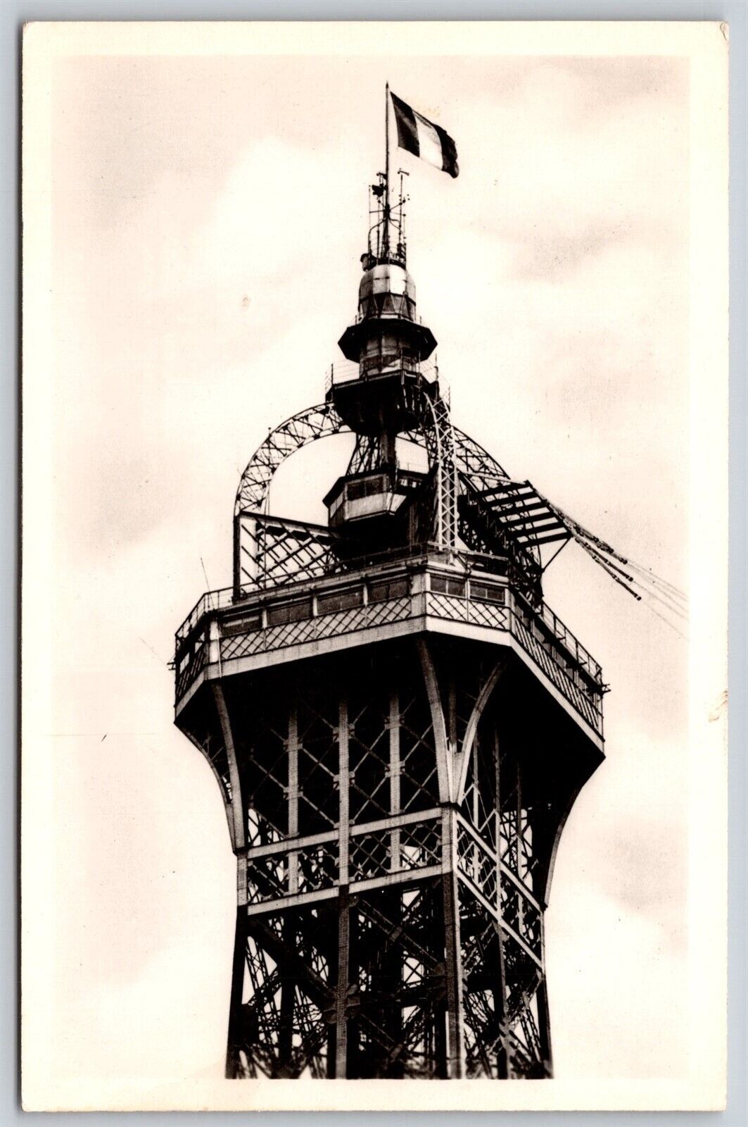 Postcard La Tour Eiffel, Paris France RPPC U122