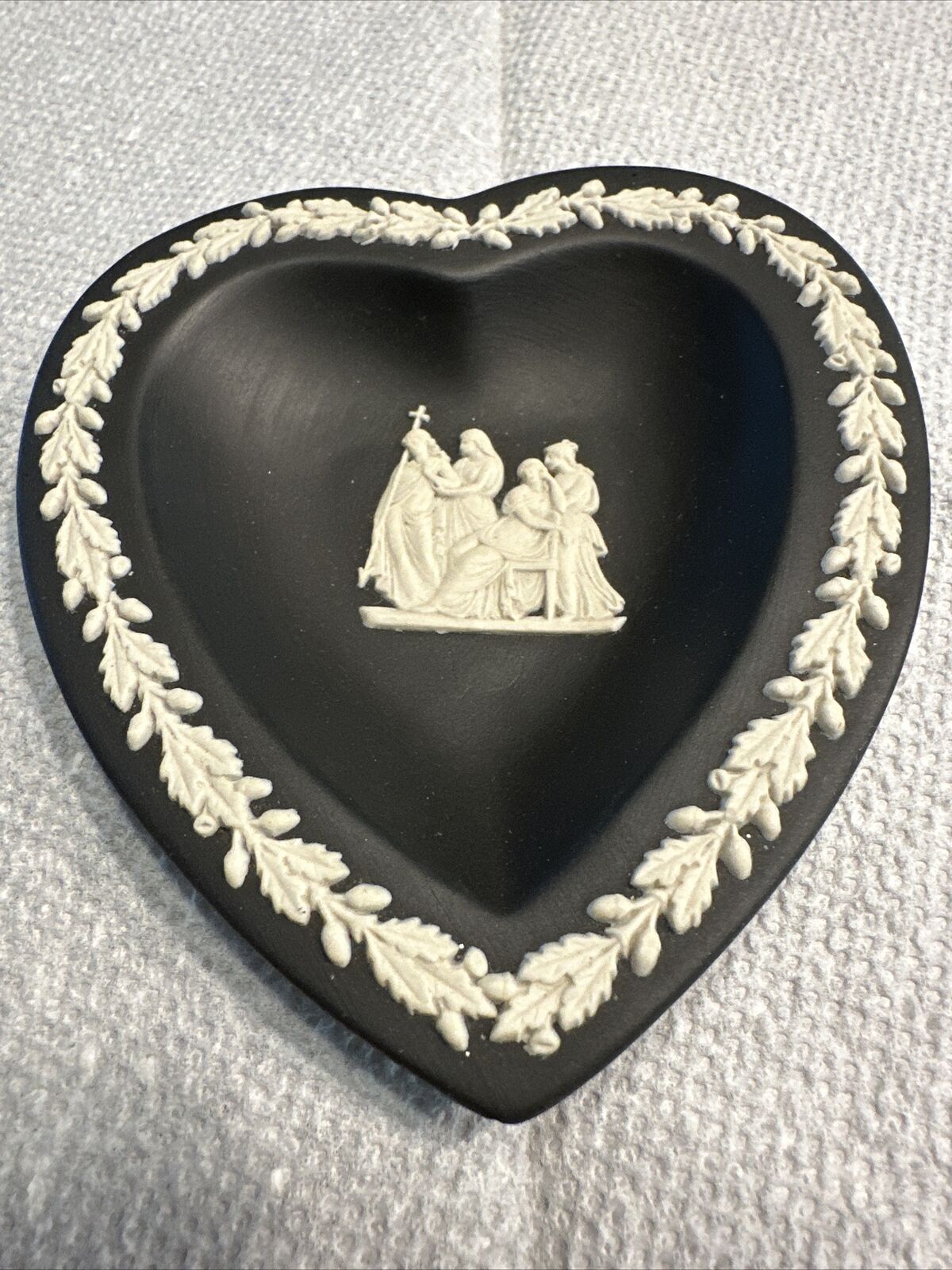Wedgwood Jasperware Black and White Heart Shaped Trinket Dish Ladies Goddess