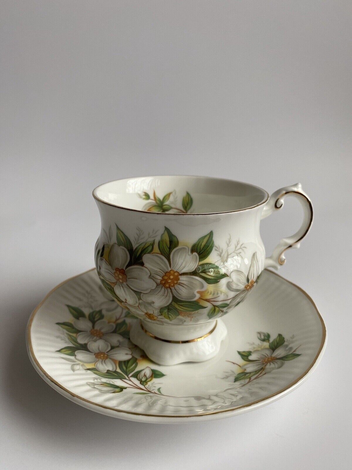 Elizabethan “Dogwood” Bone China Pedestal Tea Cup & Saucer Gold Rings ~MINT~