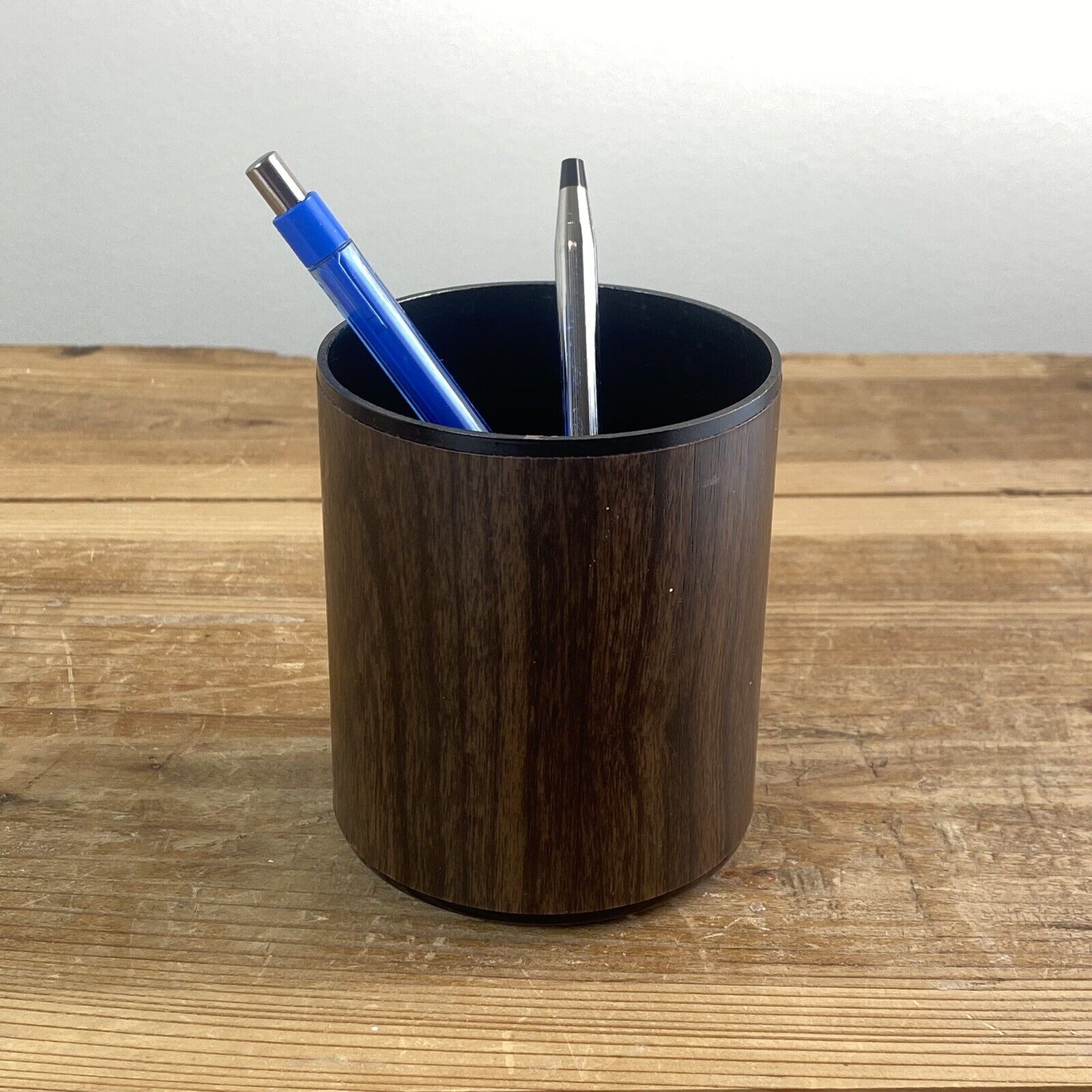 Knoll Smokador Vintage Modern Faux Wood Pattern Metal Pen Holder Office Desk Top