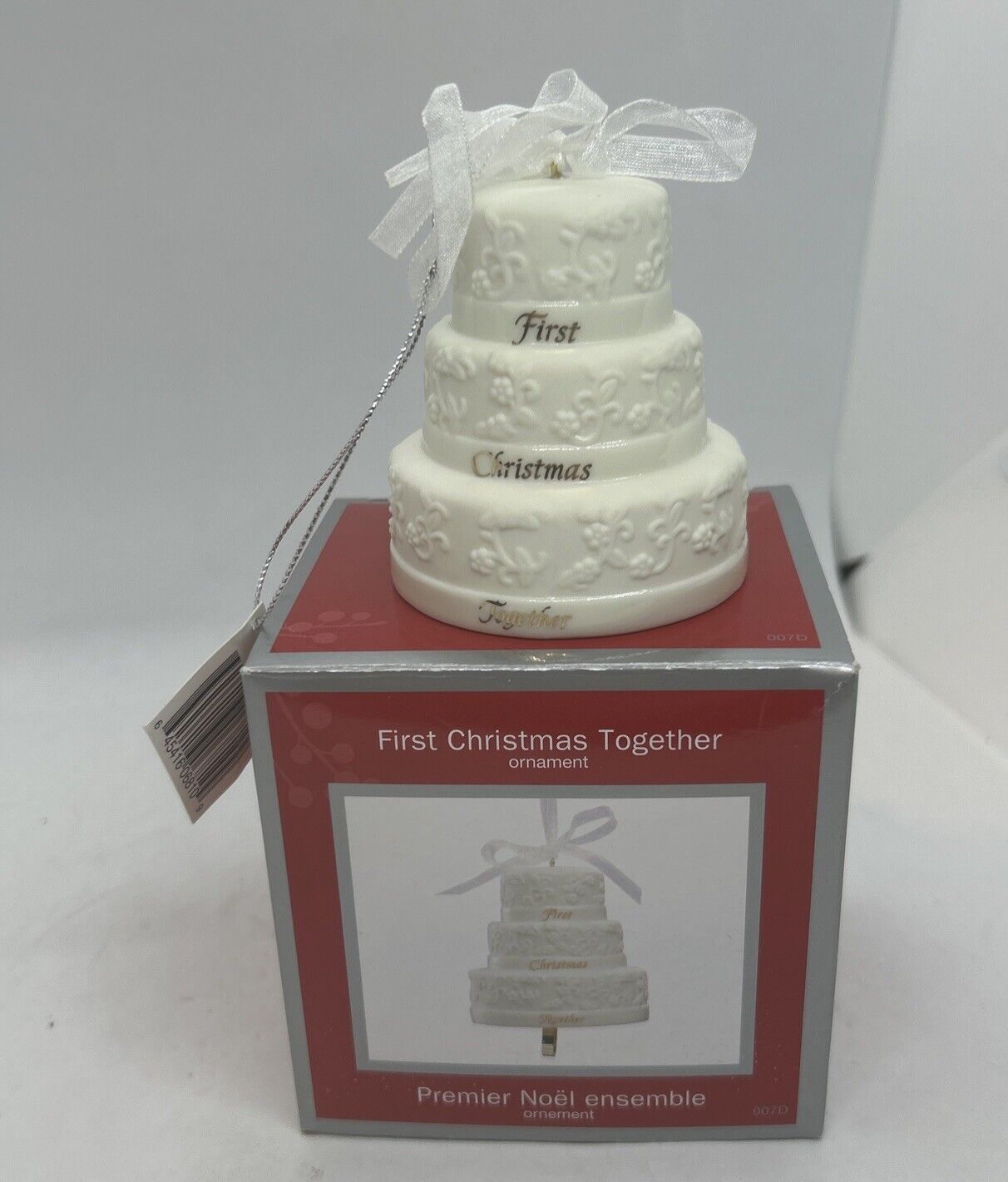 Heirloom Ornament 2013 First Christmas Together Porcelain Wedding Cake w/ Box