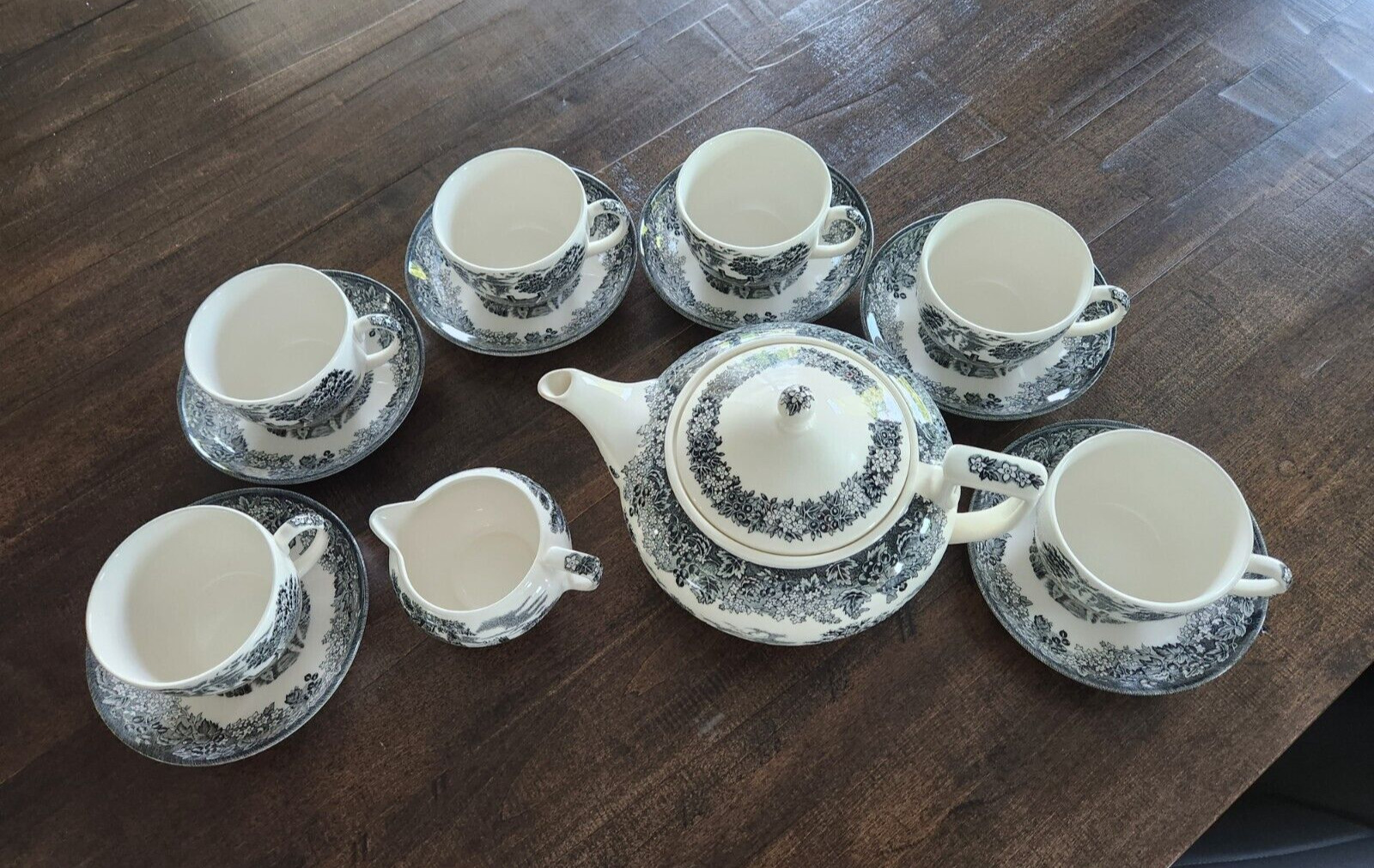 Wedgewood, Teapot, Creamer, 6 cups/saucers,15 Piece,Black/White Romantic England
