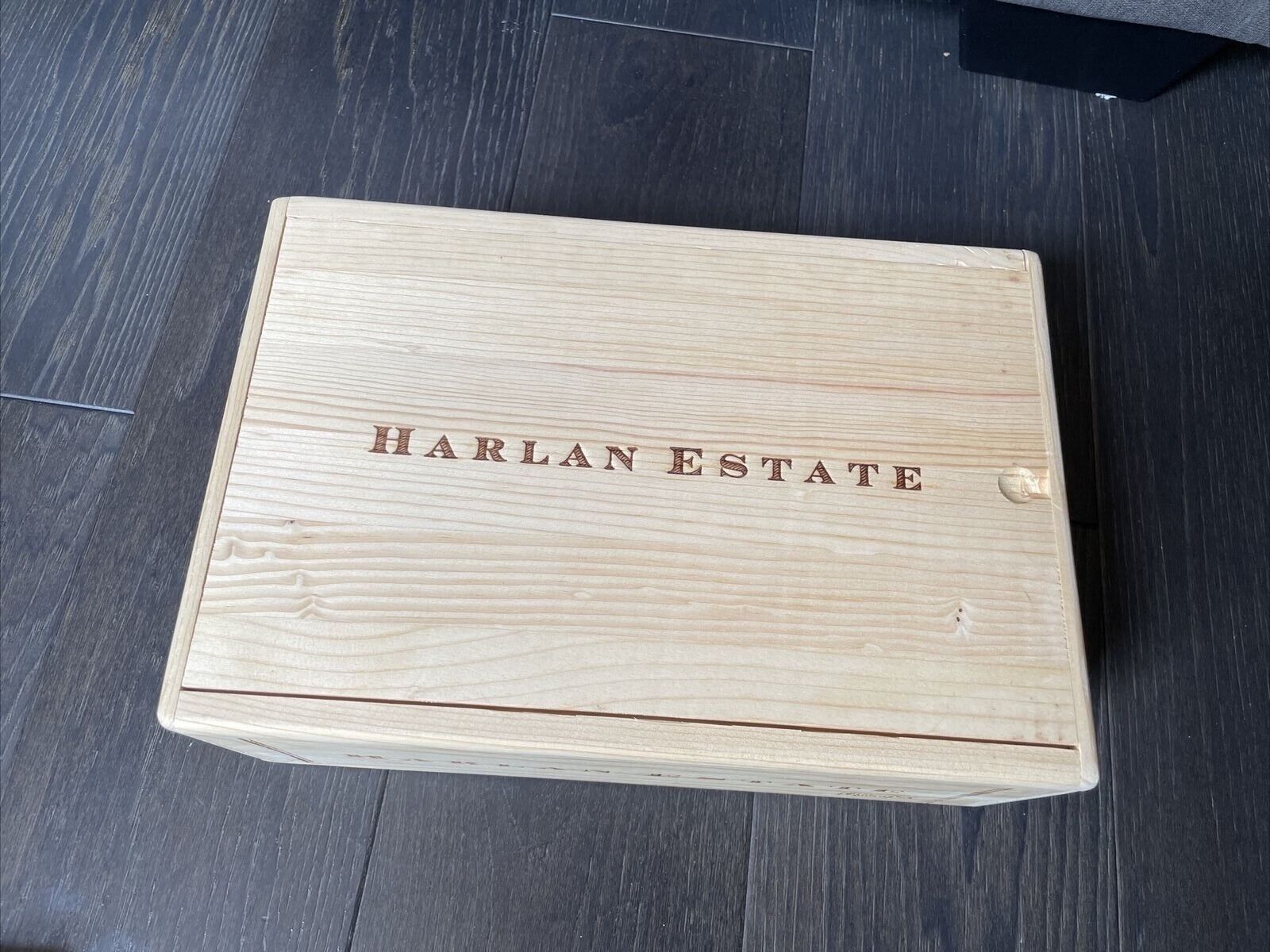 2010 HARLAN ESTATE Wine Crate  Holds two 750ML Bottles 