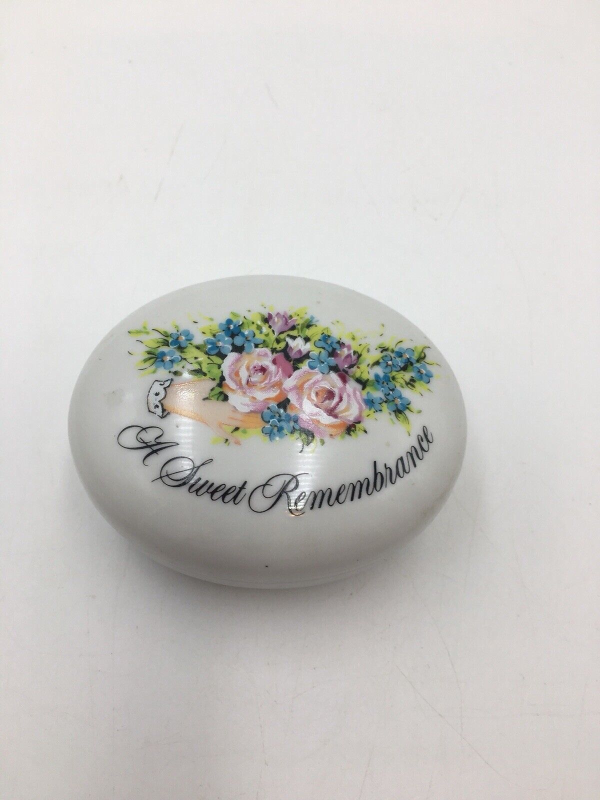 A Sweet Remembrance Trinket Box by Avon- Valentines Day 1982