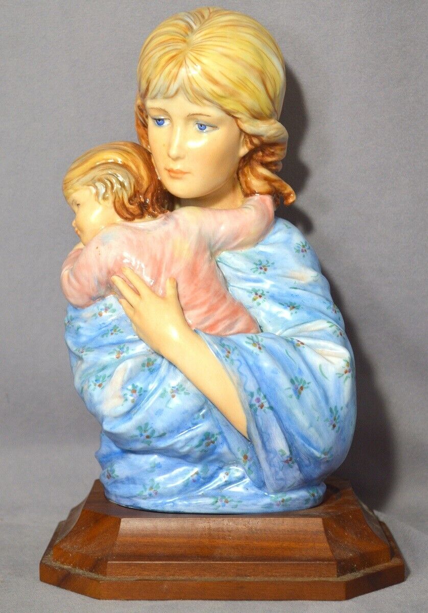 EDNA HIBEL Figurine MARIA and CHILD – Mint with Stand – Color / Glossy - LE