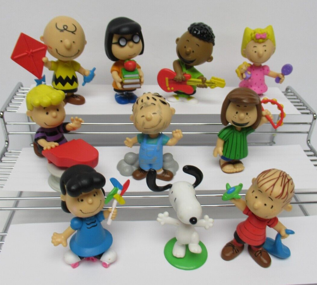 Peanuts Collector’s Figure Set of 10 PVC Charlie Brown Lucy Linus Snoopy Sally