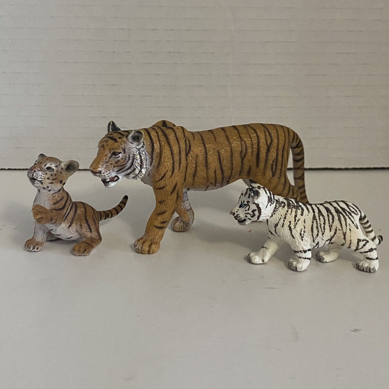 Schleich Tiger With Two Cubs Yellow White Figures