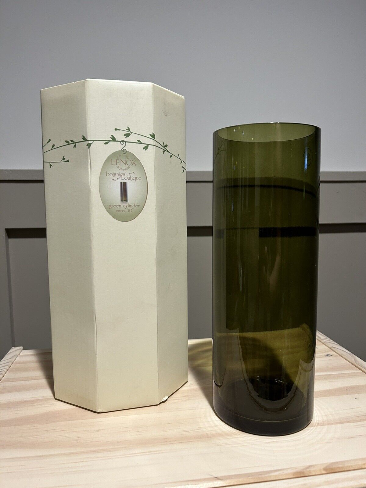 New LENOX Botanical Boutique Green Cylinder Vase 10’ SKU 816526
