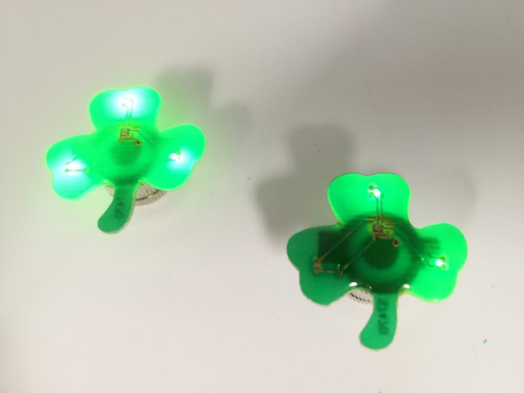 2 PC Light-Up Shamrock St Patrick\'s Hat Cap Lapel Pins Collectible Magnetic US