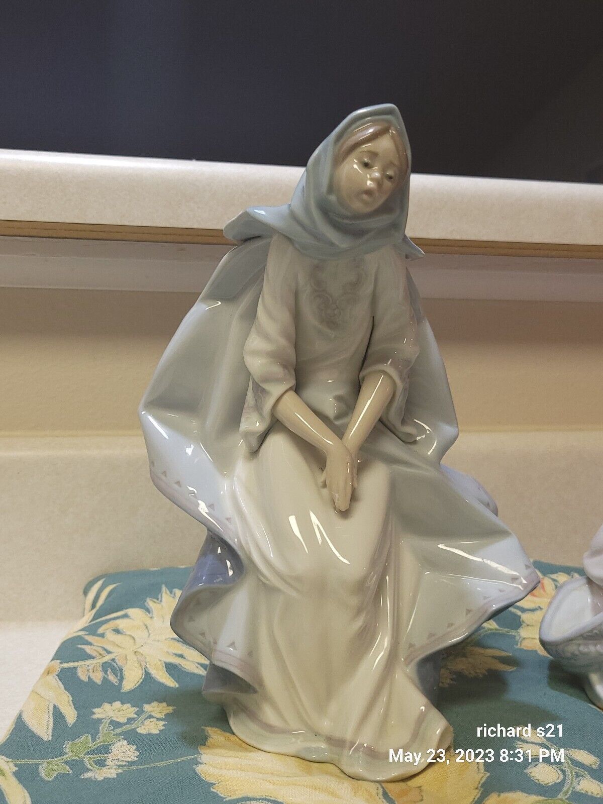 Exquisite Lladro 5747 Mary Nativity Figurine - Pristine Condition