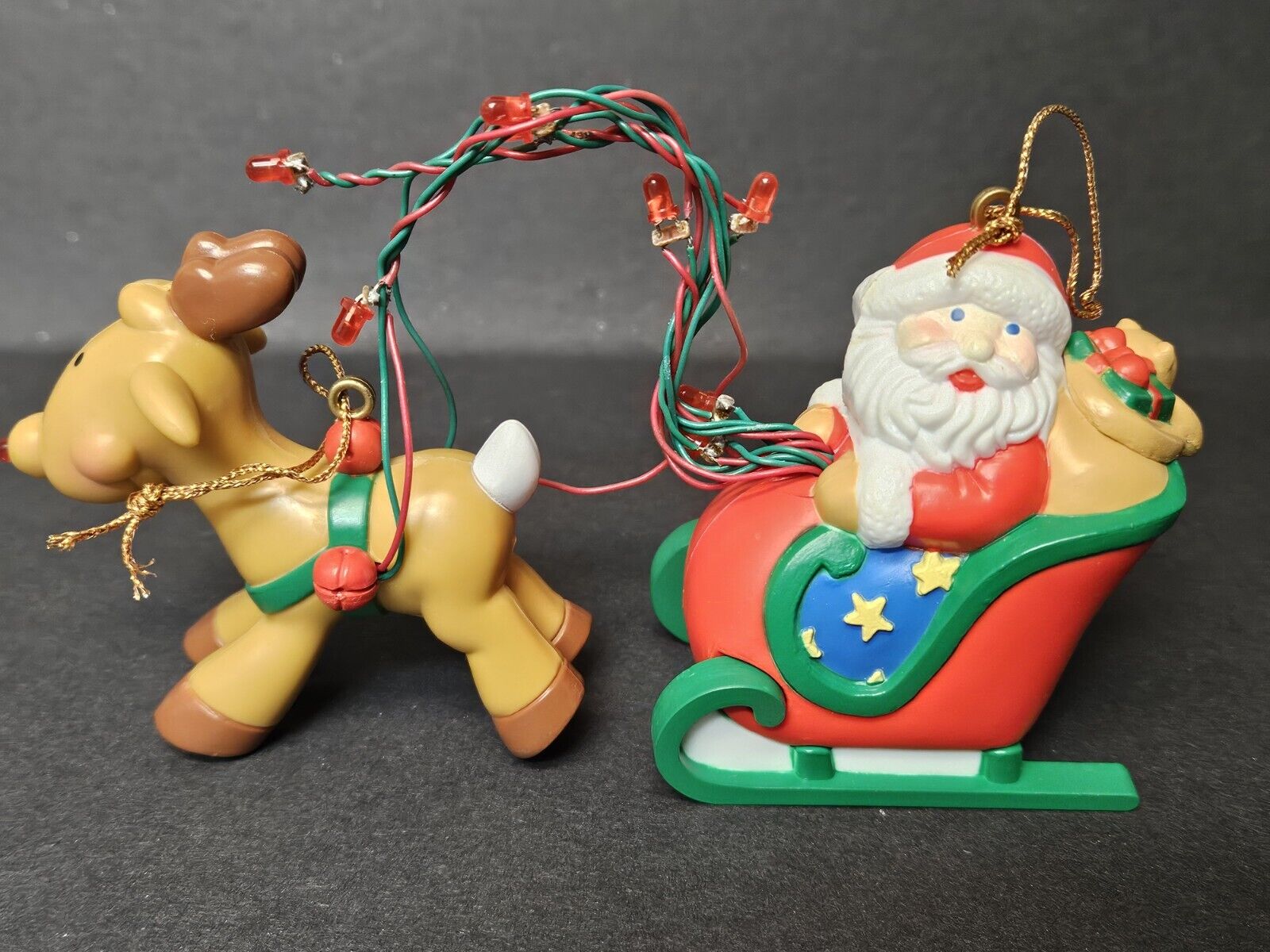 1989 AVON Santa\'s Sleigh Light Up Musical Ornament Christmas Reindeer Vintage