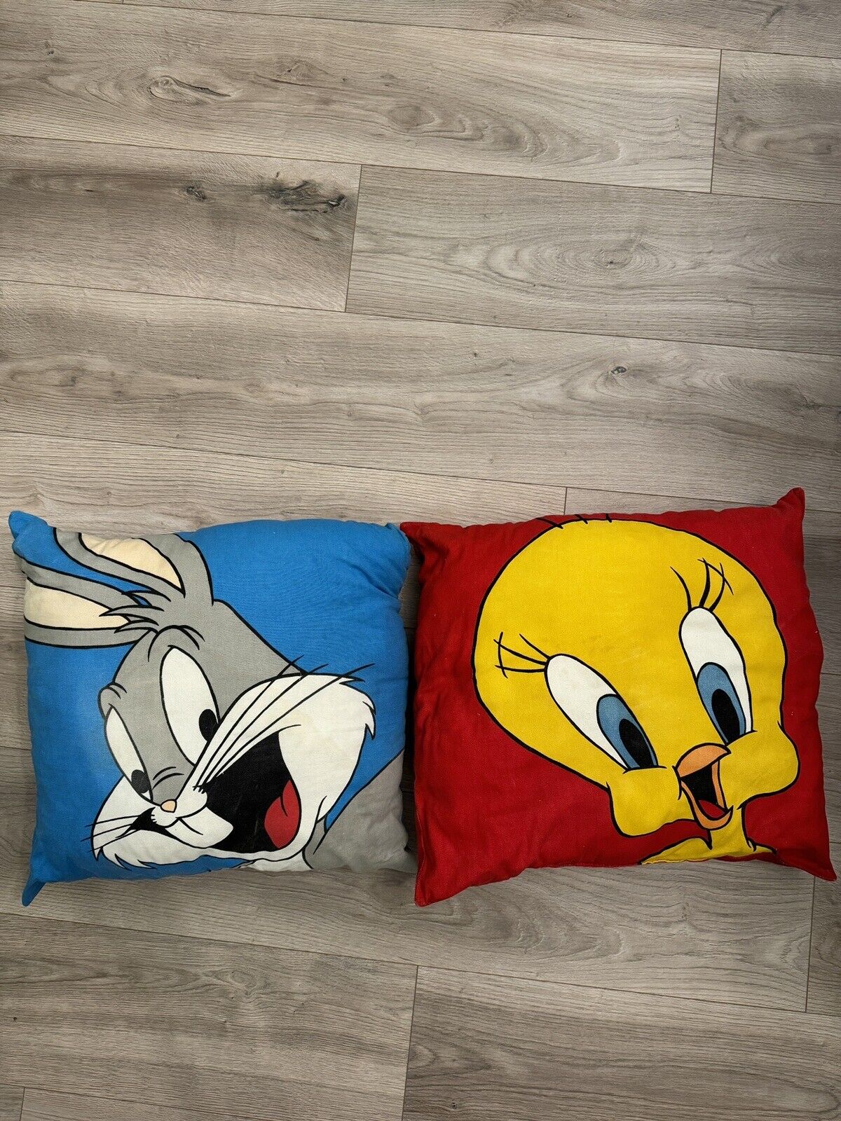 Vintage 1993 Warner Bros. Looney Tunes. Bugs Bunny & Tweety Bird Pillows 16\