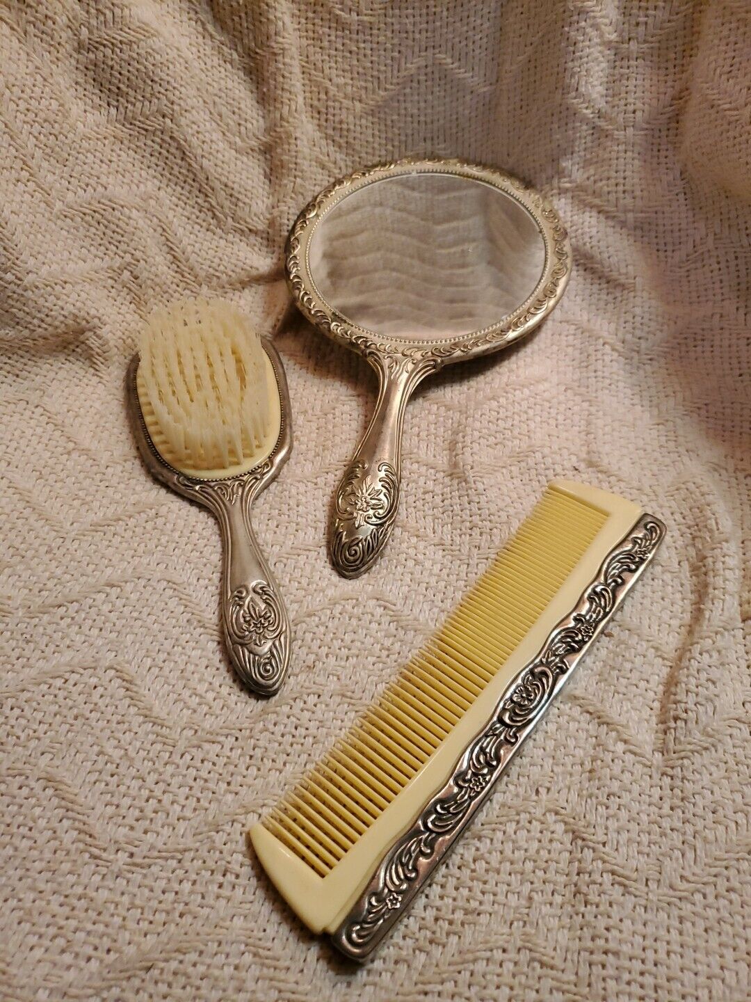 Vintage 3pc Silver Plate Set Comb, Brush, Mirror 