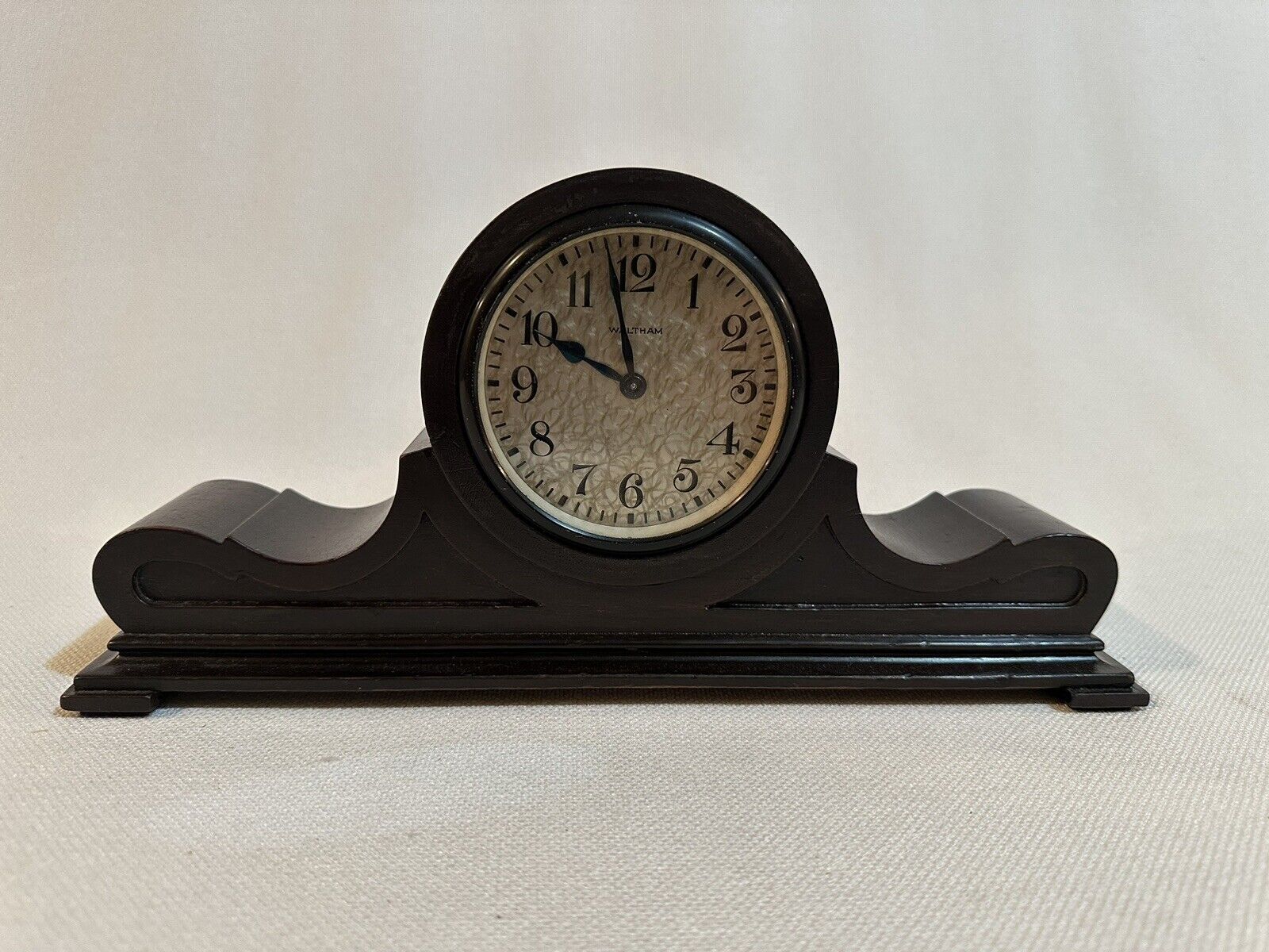 Vintage 1930\'s Art Deco Waltham Mahogany Desk Clock . Engine Turned Not Working