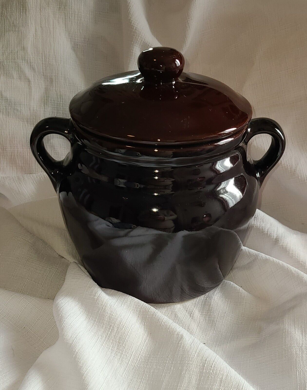 VINTAGE U.S.A. STONEWARE BEAN POT in Outstanding Condition