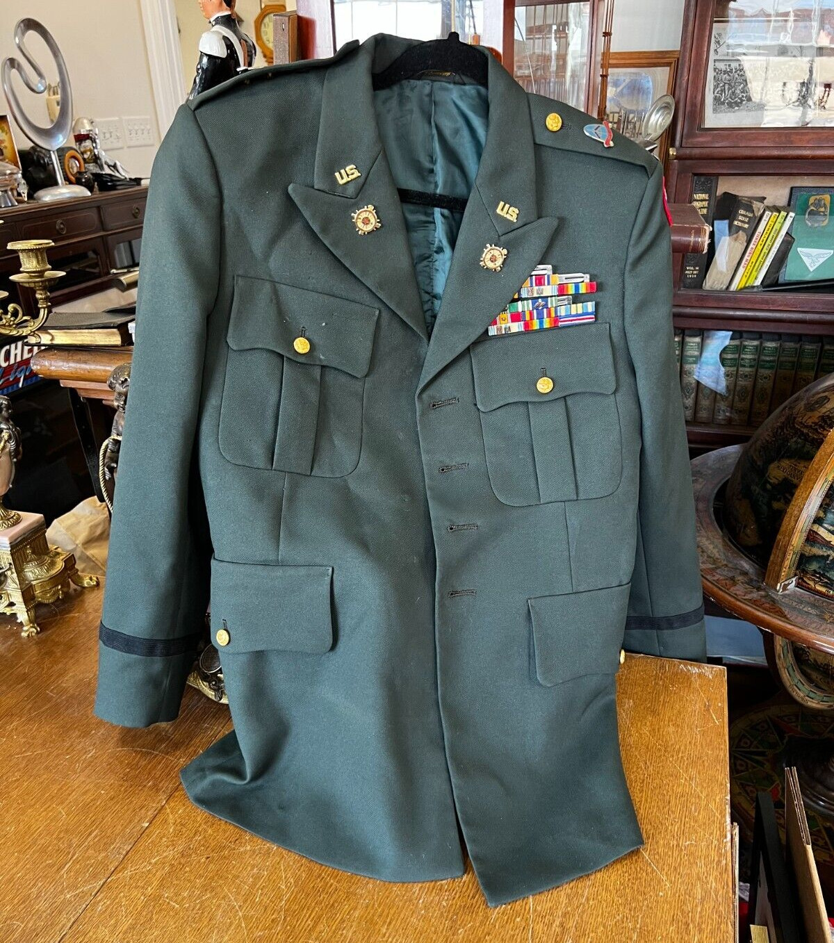 United States US Army Dress Jacket with Lots of Pins and Patches Size 40S