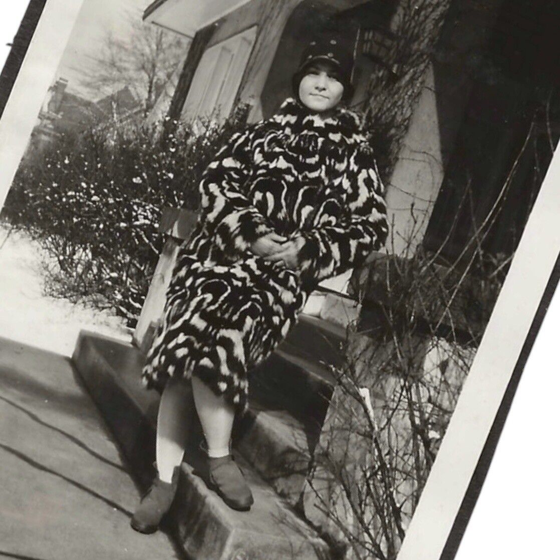 Vintage Snapshot Photo 1920s Flapper Woman Wearing Cloche Hat Fancy Fur Coat
