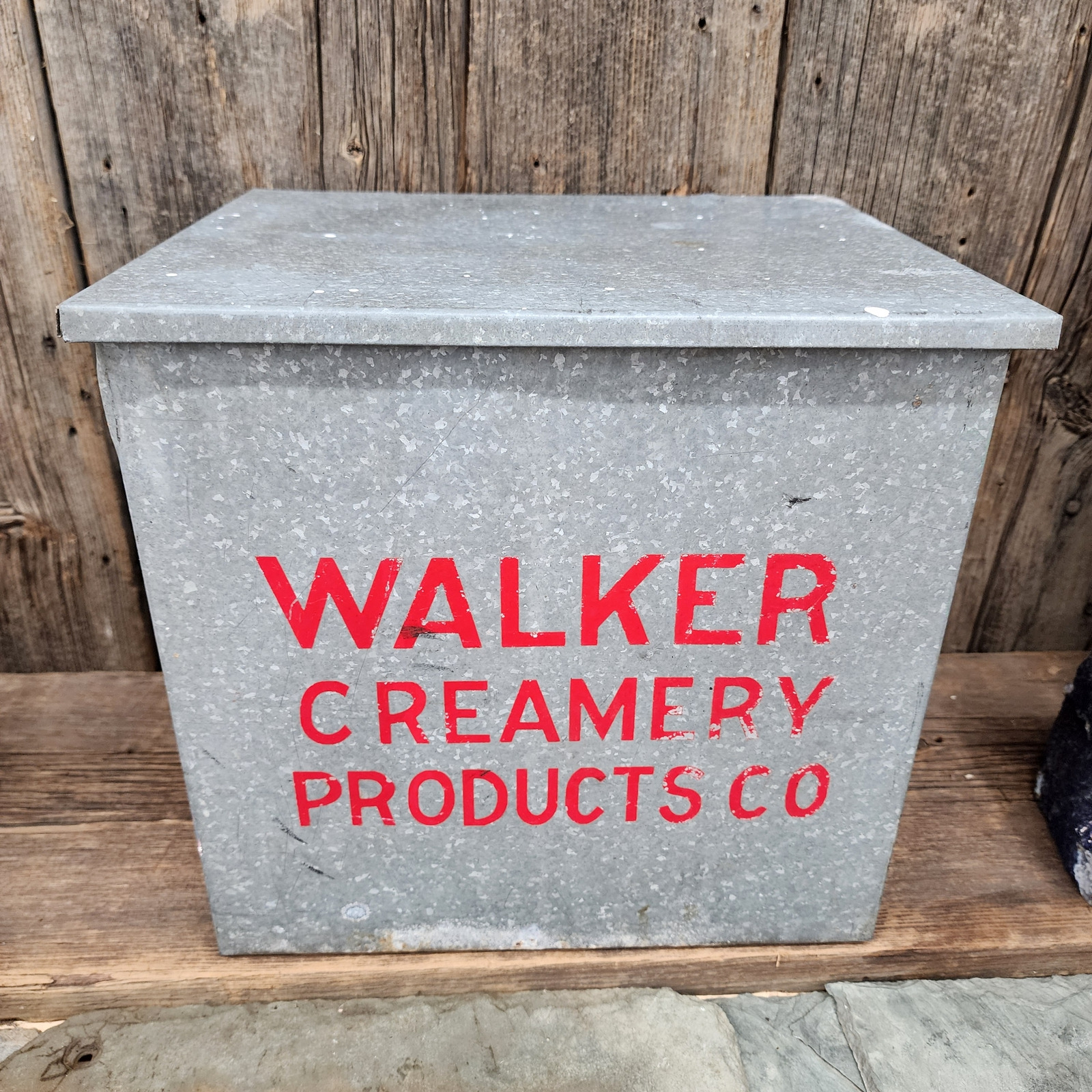 Vintage Walker Creamery Products Co. Galvanized Milkman Porch Cooler Milk Box