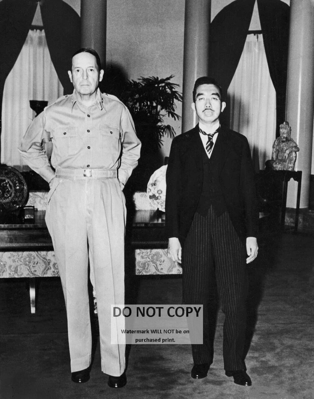 GENERAL DOUGLAS MACARTHUR w/ JAPANESE EMPEROR HIROHITO - 8X10 PHOTO (EP-953)