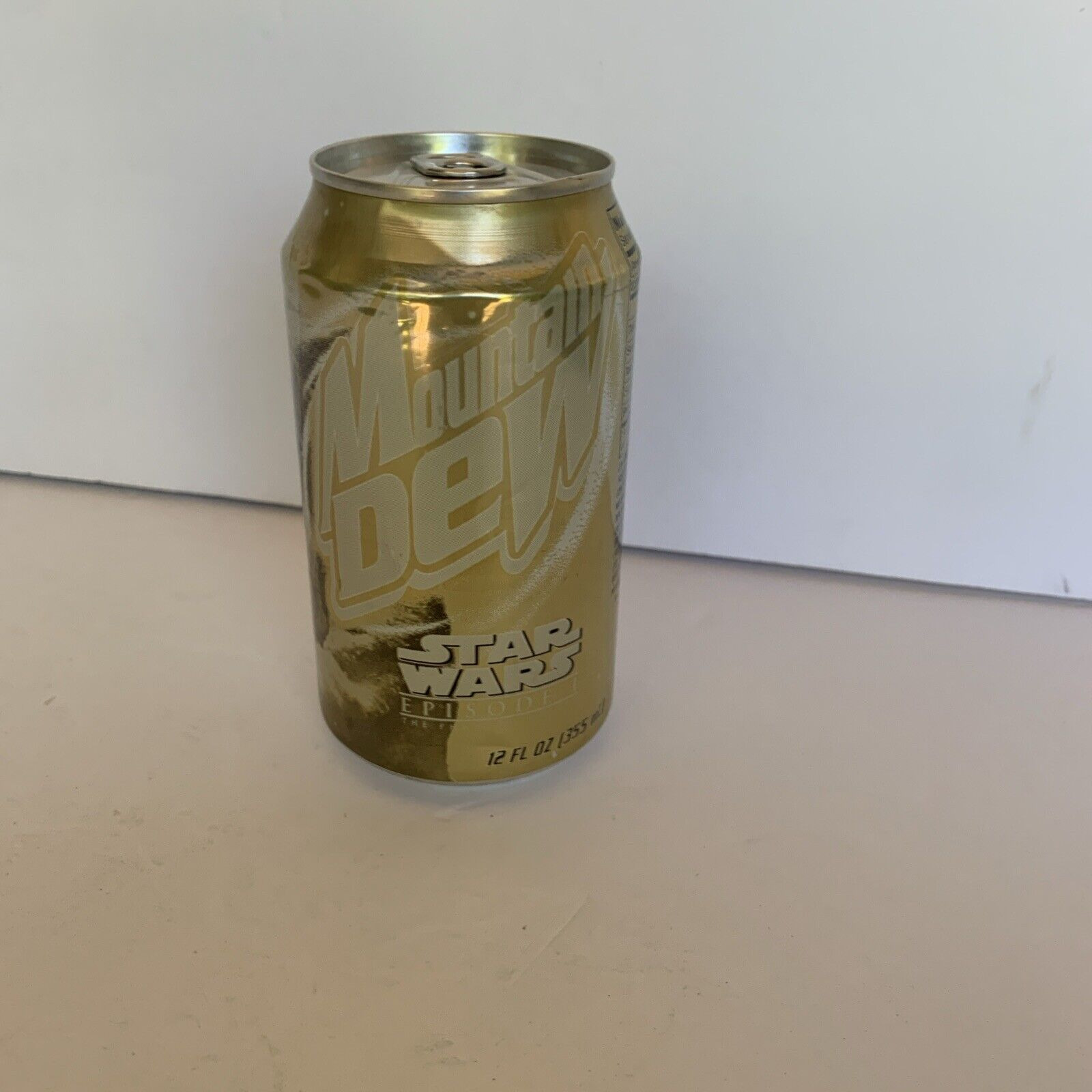 RARE STAR WARS Mountain Dew Limited Edition Gold Yoda Can Full 1999, unopened