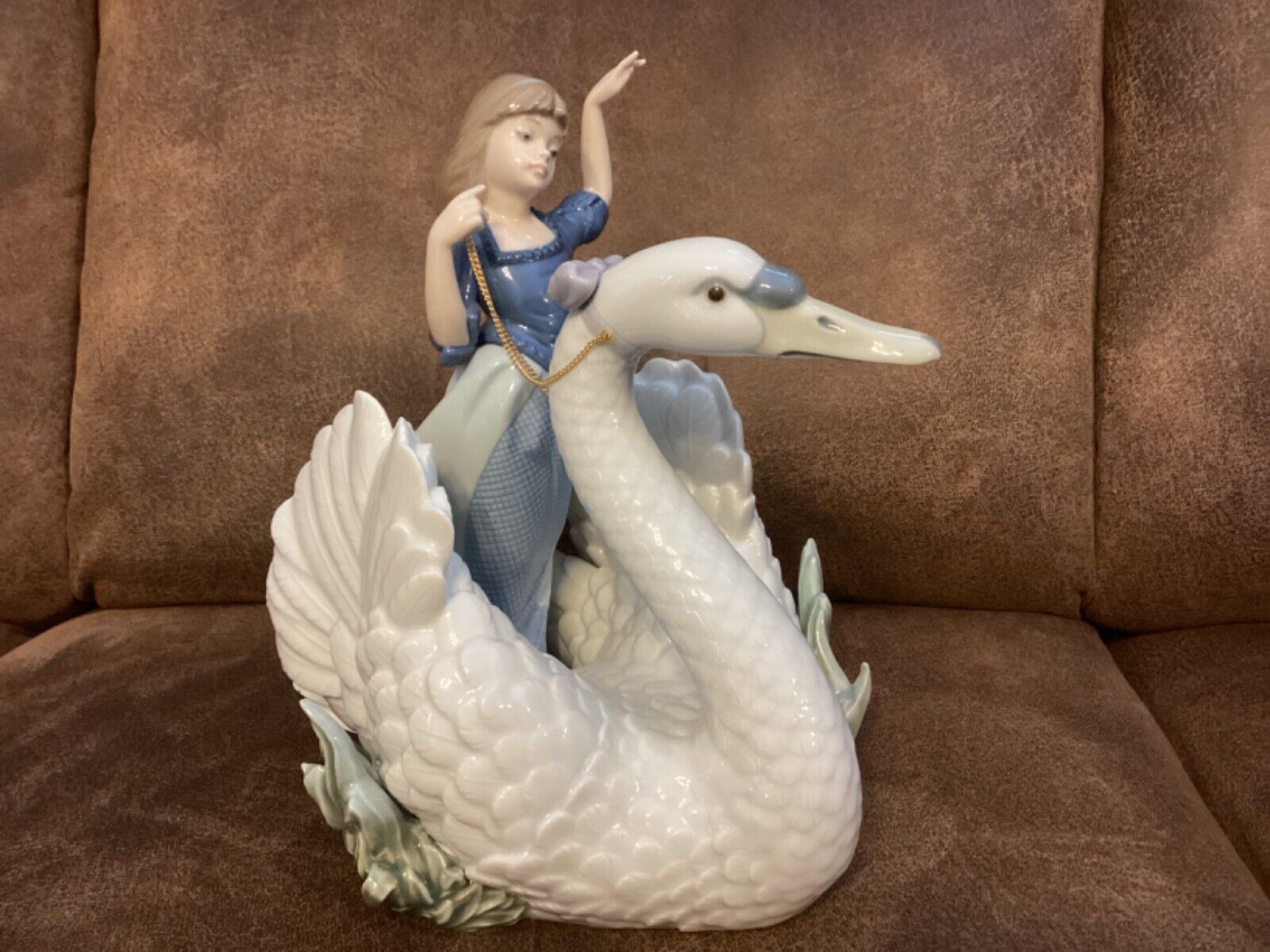 LLADRO THE SWAN AND THE PRINCESS 5705 PRISTINE