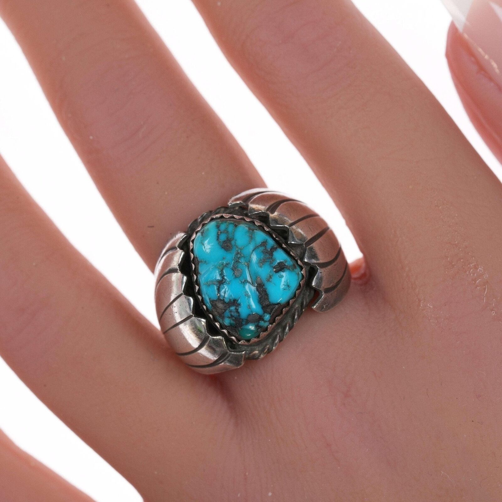 sz8.5 Vintage Navajo silver and turquoise ring e
