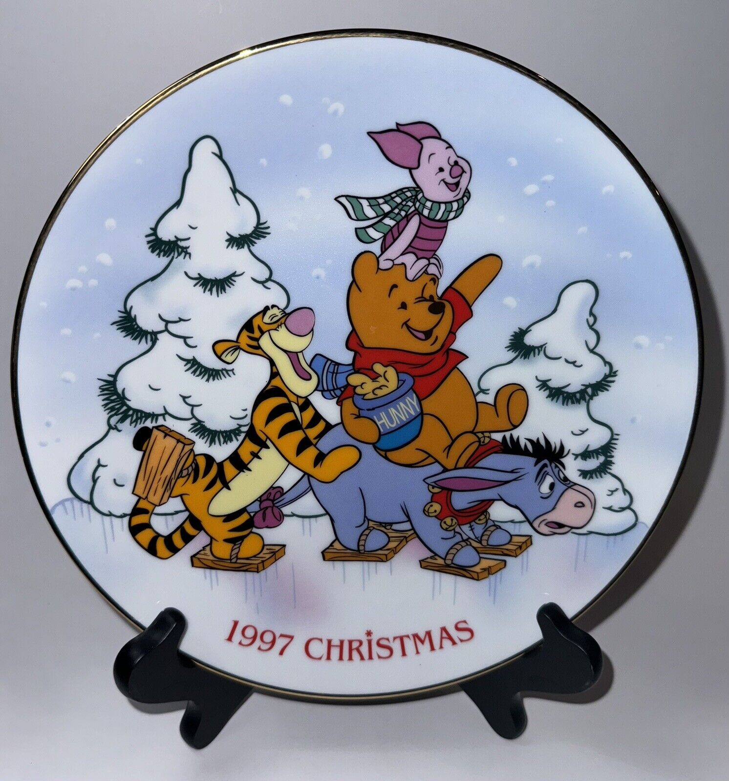 Grolier Disney 1997 Christmas Plate Winnie the Pooh Pooh\'s Skating Party