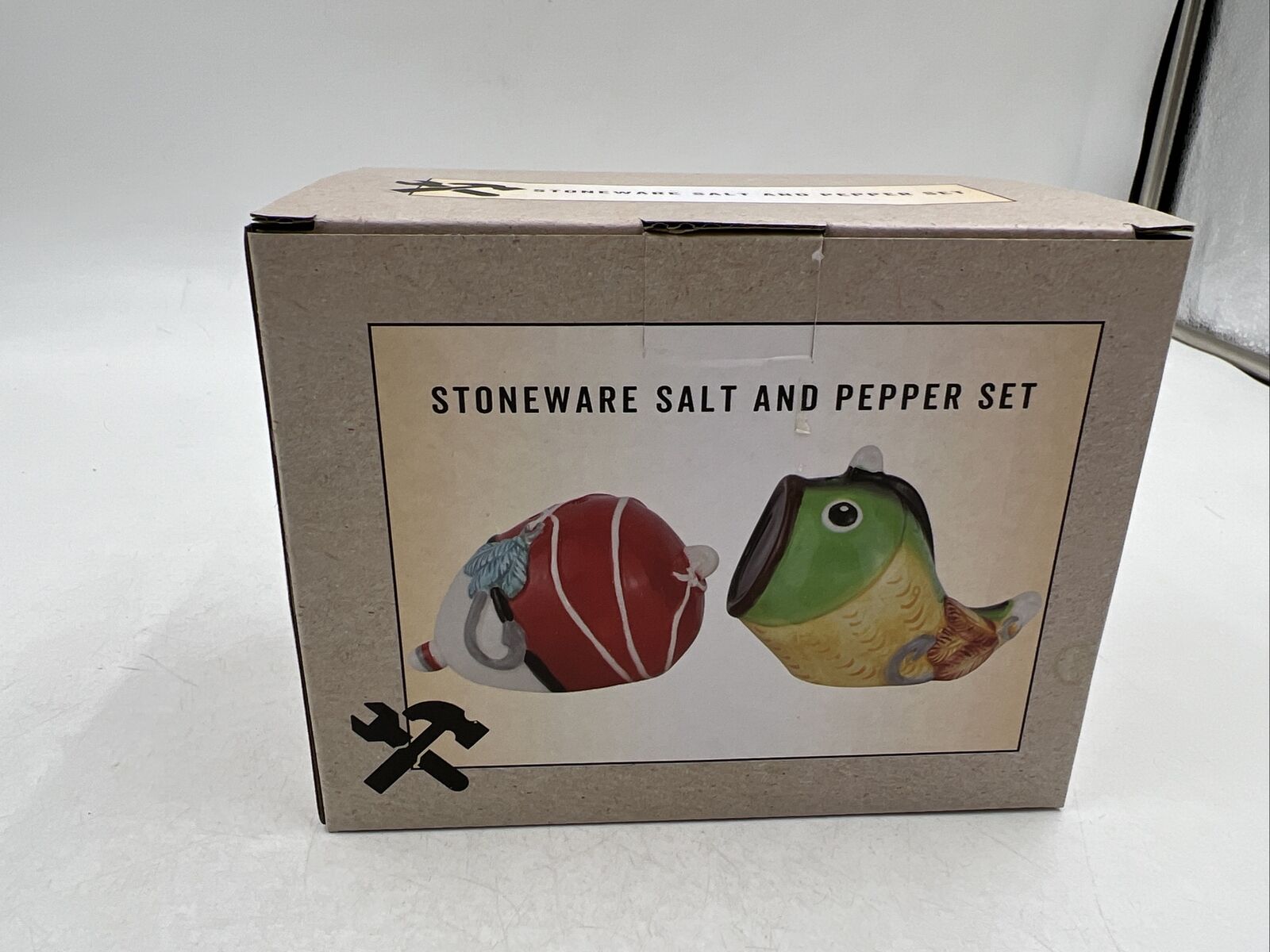 Cracker Barrel Ceramic Boxed Fishing Salt + Pepper Set CC02B29012