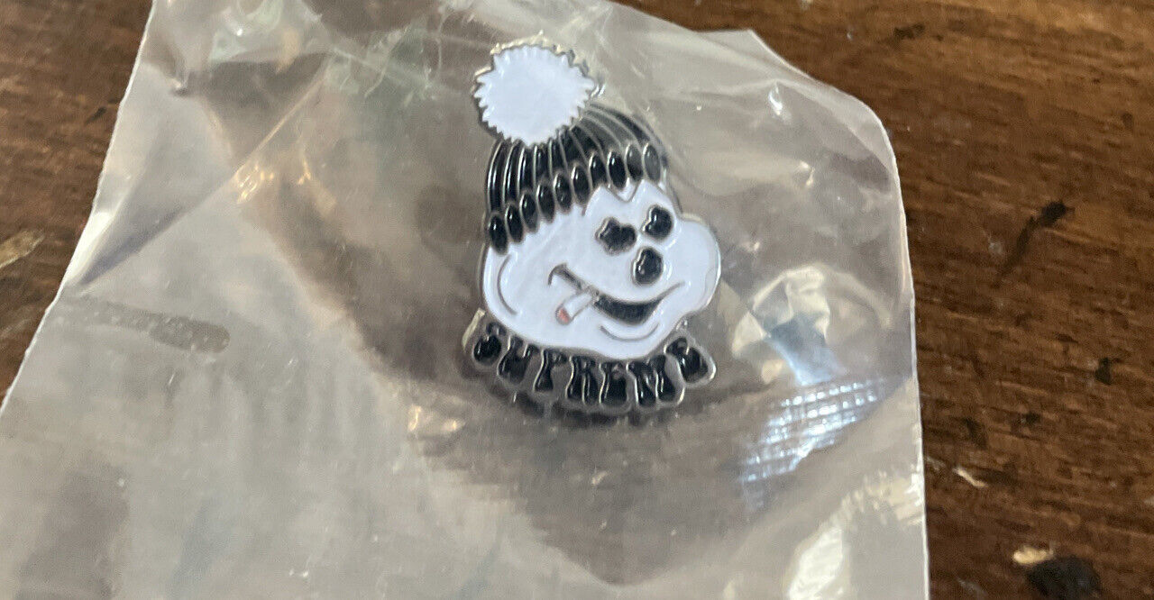SUPREME/ SNOWMAN PIN/ BLACK/ FW21 WEEK 17 (IN HAND) AUTHENTIC (BRAND NEW)