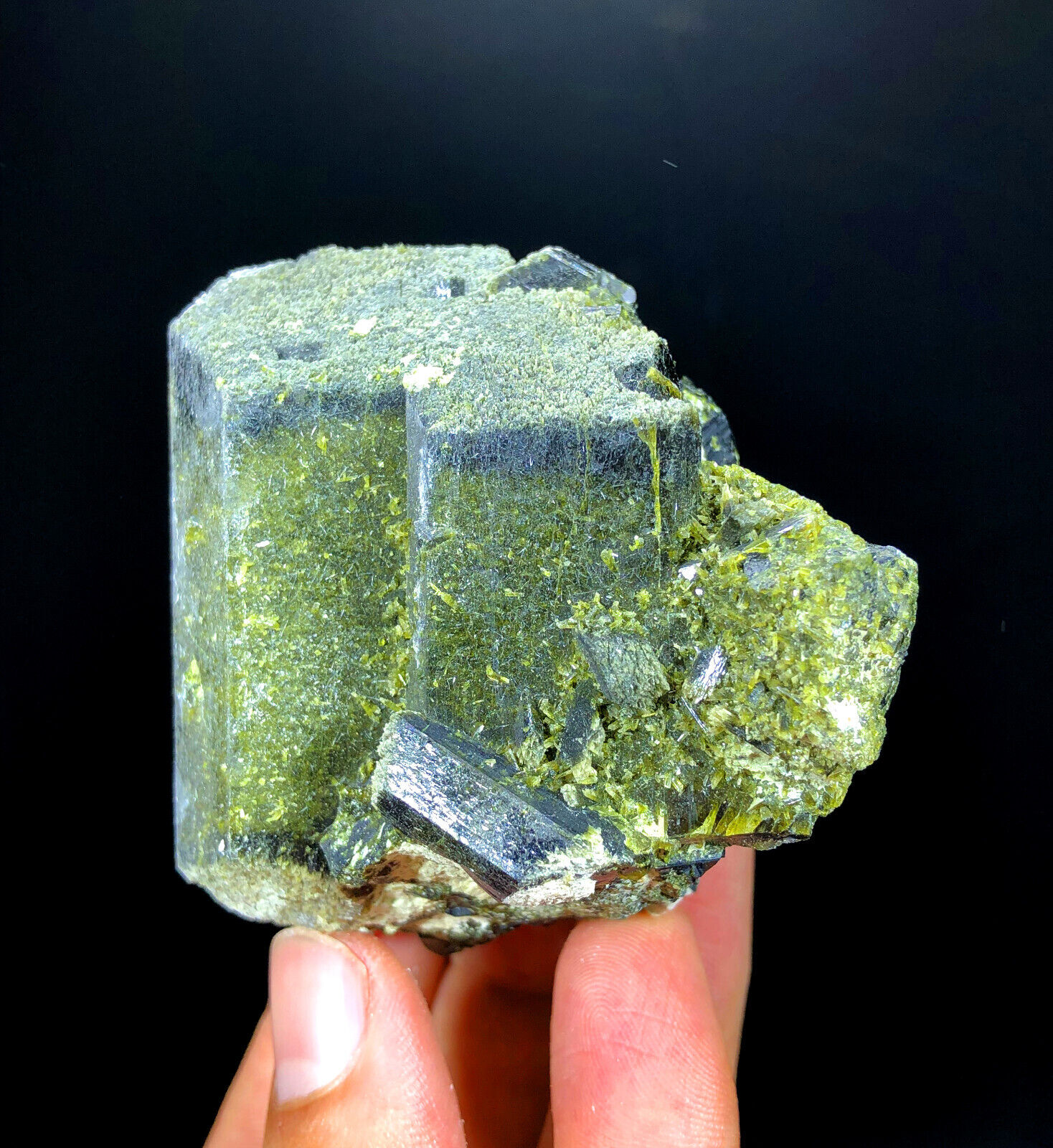 Natural Green Epidote Cluster Mineral Specimen From Pakistan 295 Gram