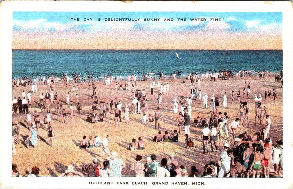 Highland Park Beach, GRAND HAVEN, Michigan Linen Postcard - E.C. Kropp