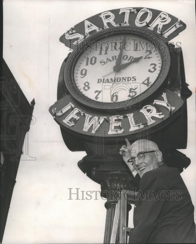 1965 Press Photo Albert J Sartori of Sartori Jewelry- Retiring after 67 years