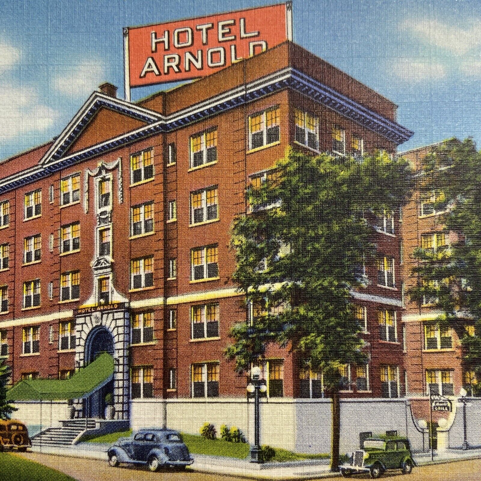 Postcard TN Knoxville Hotel Arnold Street Scene Vtg Cars Curt Teich Linen 1936
