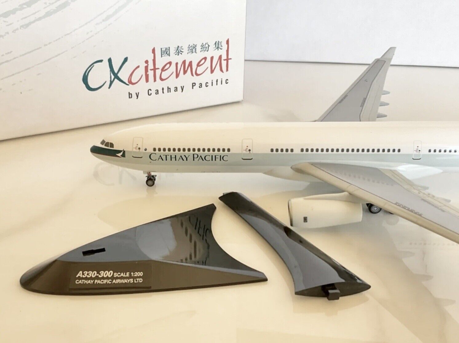 HERPA/ CXcitement 1:200 CATHAY PACIFIC Airbus A330-300, Reg. B-HLS (Plastic)