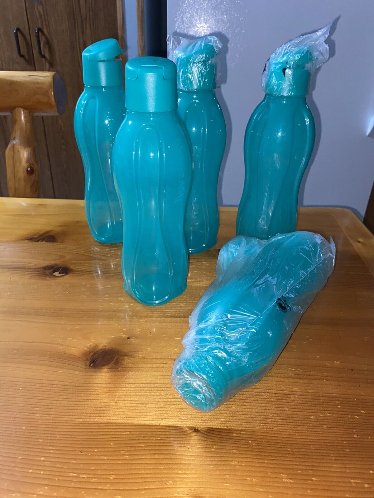 1 Tupperware Eco Water Bottle 25 oz. Medium Turquoise Teal Sea Green w/ Flip-Top