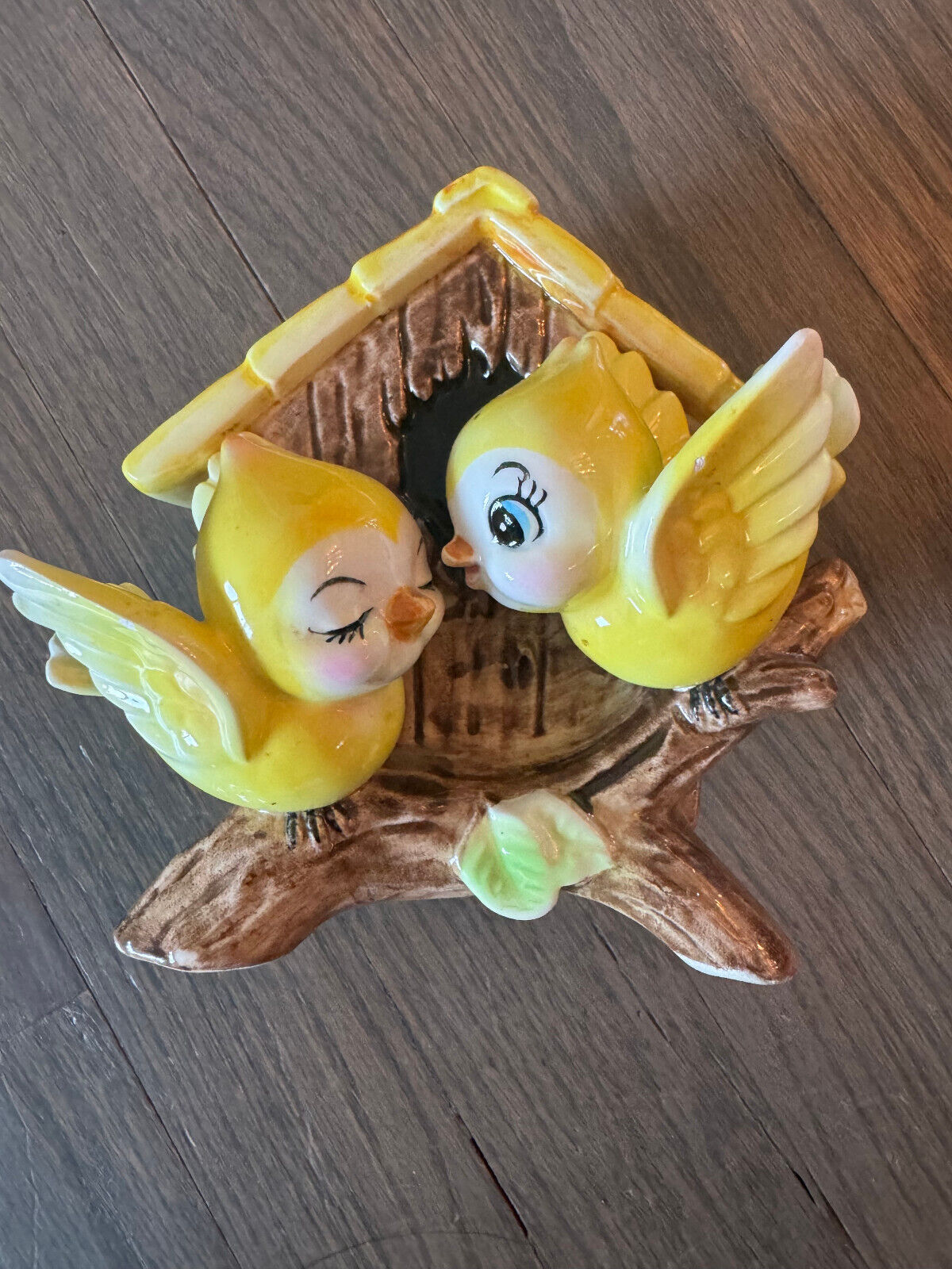 VINTAGE NORCREST YELLOW BIRDS ON A BIRDHOUSE PIGGY BANK WITH STOPPER EXC COND