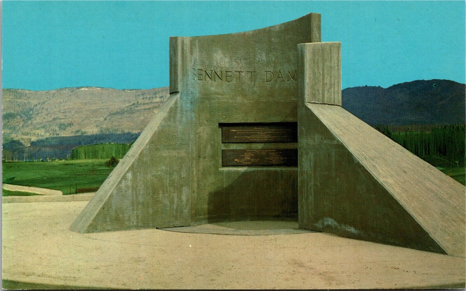 Postcard BC Hudson\'s Hope W.A.C. Bennett Dam Monument Premier of B.C. 1950s S103