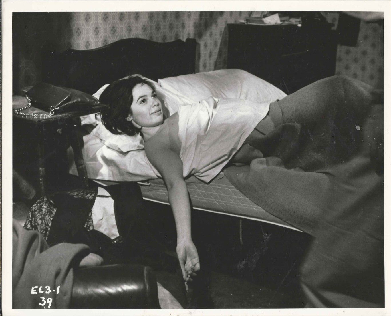 KATHLEEN BRECK  SEXY IN BED VINTAGE  V RARE PRESS 10X8 WEST 11