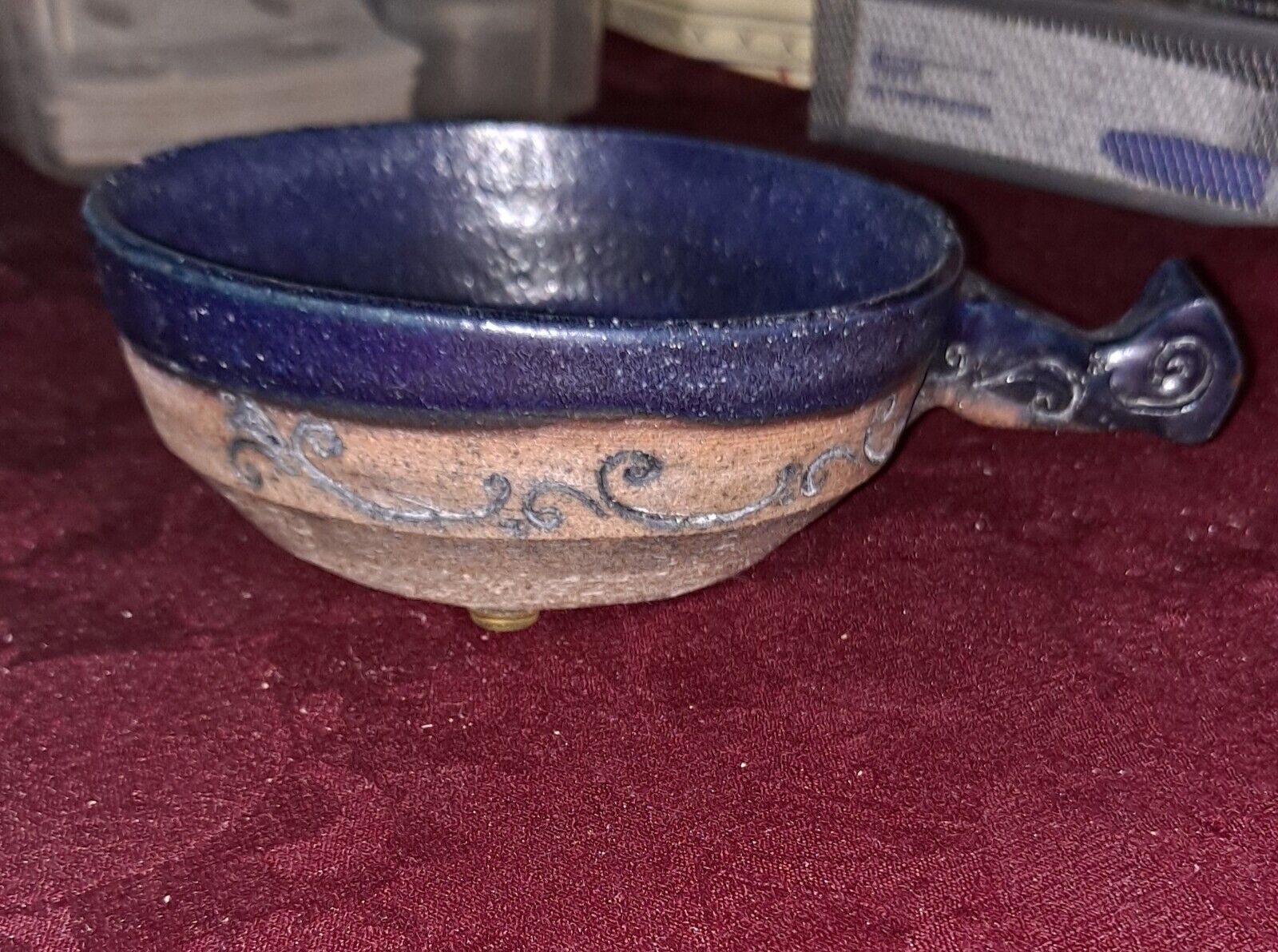 🎈🎉NO RESERVE🎈🎉Vintage Pottery Bowl With Handle