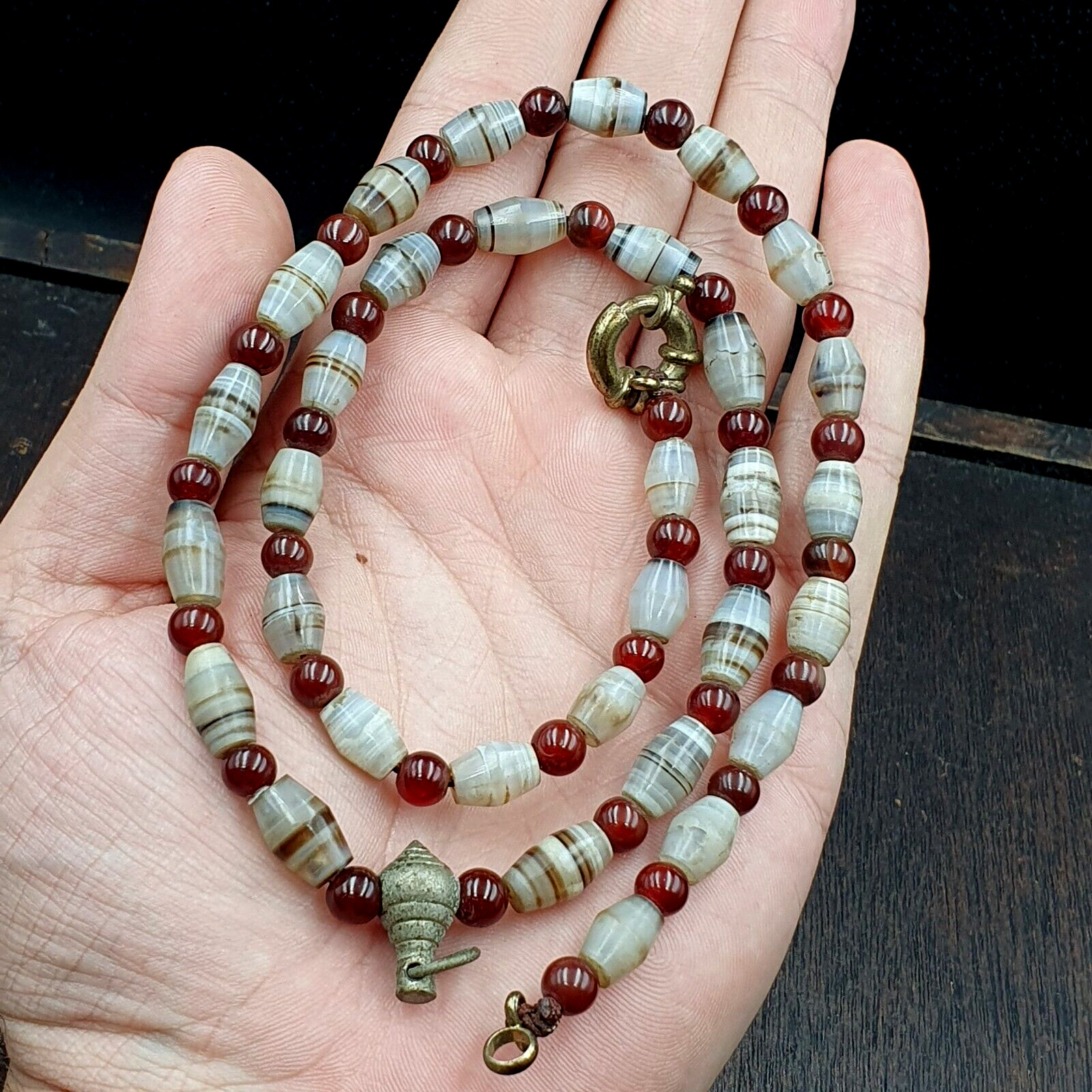 AA Antique Bactrian White Stripes Agate Middle Eastern Agate Beads necklace